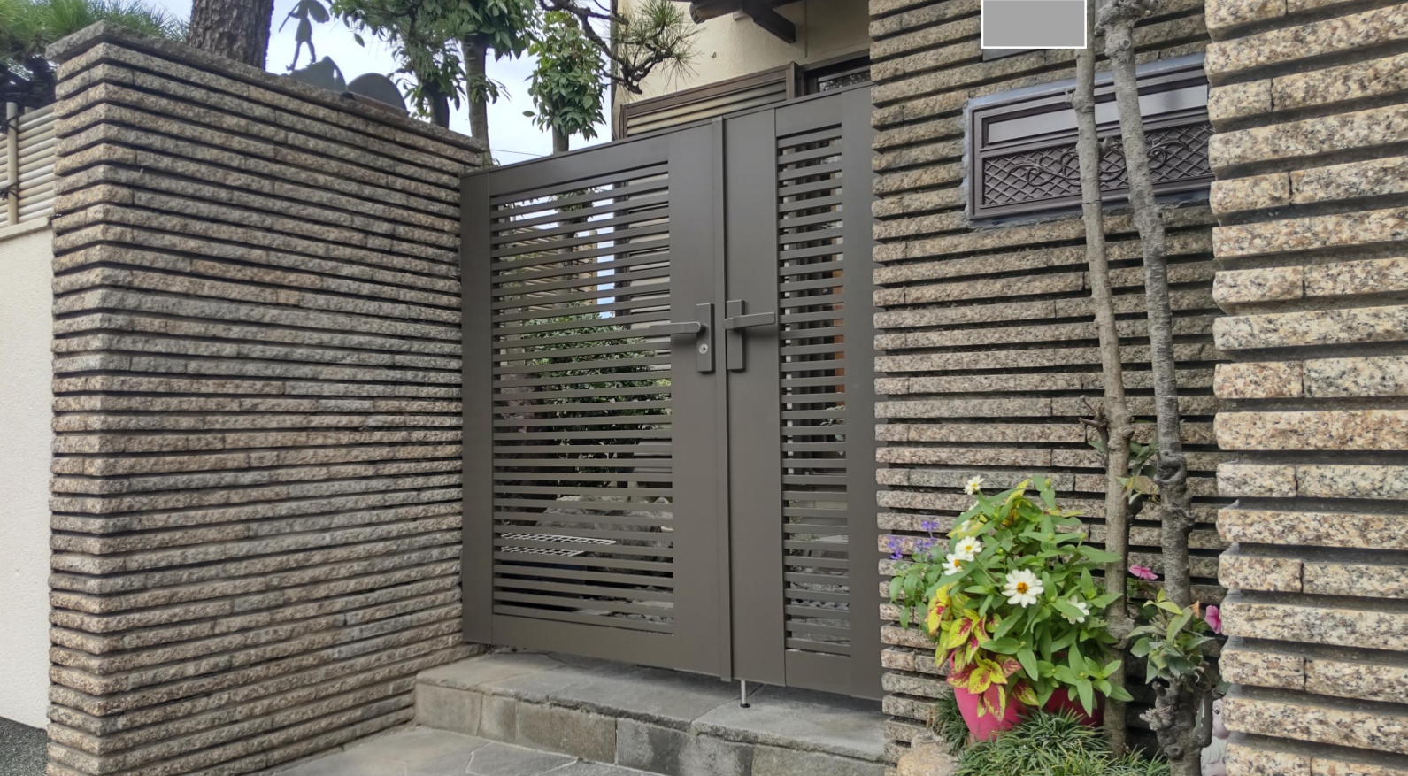 親子開き門扉の取替え 常滑市 | 門扉の取替えならエクステリアの窓口常滑市